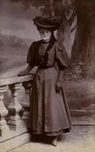 English middle class woman in her finery (b/w photo) English middle class woman in her finery (b/w photo)