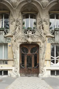 Entrance door to 29 avenue Rapp in the 7th arrondissement in Paris Entrance door to 29 avenue Rapp in the 7th arrondissement in Paris