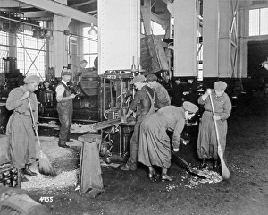 Female factory workers during World War One, c.1917 (b/w photo) Female factory workers during World War One, c.1917 (b/w photo)