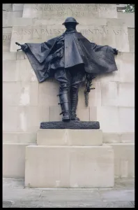 1914 1918 Gallery: Figure from the Royal Artillery Memorial 1914-18, 1925 (Portland stone and bronze) (photo