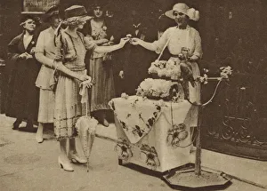 A fine day in June: the Rose Day of Queen Alexandra (b/w photo) A fine day in June: the Rose Day of Queen Alexandra (b/w photo)