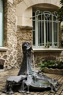 Images Dated 25th June 2008: Fountain, courtyard of the Castel Beranger, 1897-98 (photo)