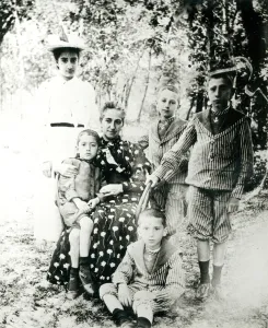 Francois Mauriac (1885-1970) as a child (b/w photo) Francois Mauriac (1885-1970) as a child (b/w photo)