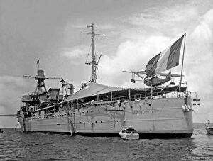 Republic Of Singapore Gallery: French Cruiser Lamotte-Picquet arriving in Singapore, June 1939 (b / w photo)