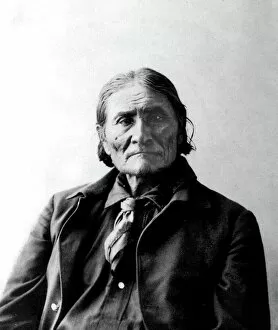 School French Gallery: Geronimo, 1898 (b / w photo)