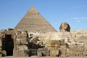 Ancient Egyptian Architecture Collection: Giseh Plateau, Cheops Pyramid, and Giseh Sphinx (-2500 BC)