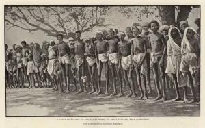 Jubbulpore Gallery: A Groups of Natives on the Relief Works at Deori Panagar, near Jubbulpore (b / w photo)