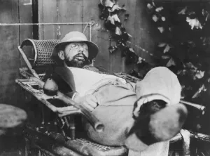 Henri de Toulouse-Lautrec (1864-1901) (b/w photo) Henri de Toulouse-Lautrec (1864-1901) (b/w photo)