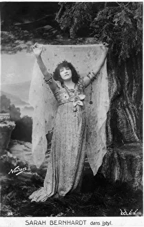 Henriette Rosine Bernard aka Sarah Bernhardt (1844-1923) as Izeyl, postcard (b/w photo) Henriette Rosine Bernard aka Sarah Bernhardt (1844-1923) as Izeyl, postcard (b/w photo)