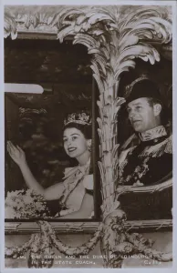 HM The Queen and the Duke of Edinburgh in the state coach (b/w photo) HM The Queen and the Duke of Edinburgh in the state coach (b/w photo)