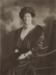 3623273 The Honourable Mrs Eustace Fiennes (b/w photo) by English Photographer, (20th century); Private Collection; (add.info.: The Honourable Mrs Eustace Fiennes. Illustration for England's Beautiful Women (Bassano, 1909).); © Look and Learn The Honourable Mrs Eustace Fiennes (b / w photo)