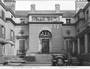 Hotel Gouthiere, courtyard facade, c.1921-22 (see also 345984) (b/w photo) Hotel Gouthiere, courtyard facade, c.1921-22 (see also 345984) (b/w photo)