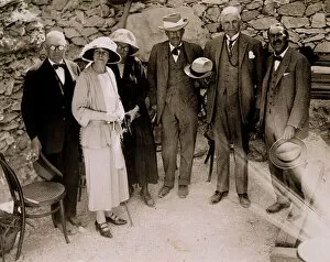 Ancient Egypt & Sites Gallery: Howard Carter (1873-1939) and a group of Europeans standing beside the excavations of the Tomb of
