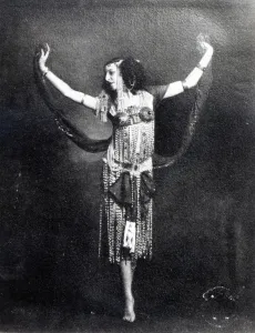 Ida Rubinstein in the role of Salome (b/w photo) Ida Rubinstein in the role of Salome (b/w photo)