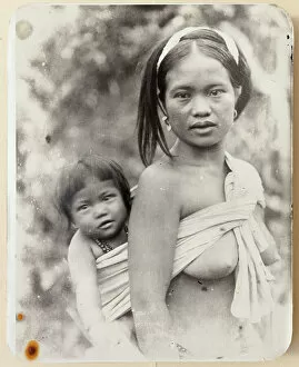 Poeple Gallery: Ifugao mother and child, 1919 (b/w photo)