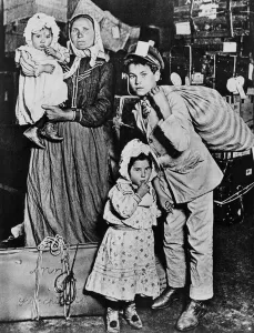 Immigrants arriving at Ellis Island in the early 20th century (b/w photo) Immigrants arriving at Ellis Island in the early 20th century (b/w photo)