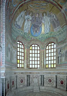 Interior of the apse, 6th century (photo)