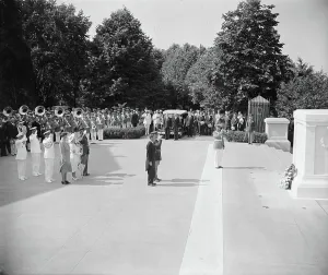 Graves Gallery: King George VI, Queen Elizabeth and First Lady Eleanor Roosevelt, Arlington, Virginia, USA