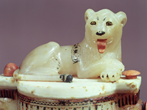 Images Dated 1st September 2006: Detail of the lid of an unguent jar with a figure of the king as a lion