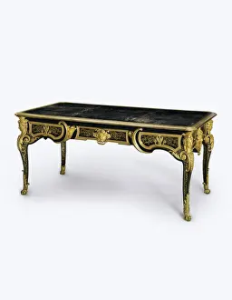 Louis XV ormolu-mounted tortoiseshell and ebony bureau plat Louis XV ormolu-mounted tortoiseshell and ebony bureau plat