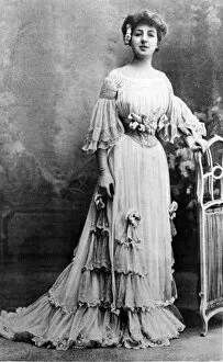 Belle And Xc9 Gallery: Mademoiselle Regnier in an outfit by Jacques Doucet, 1903 (b / w photo)