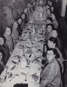 Mealtime for women engineers in a Lancashire factory (b/w photo) Mealtime for women engineers in a Lancashire factory (b/w photo)