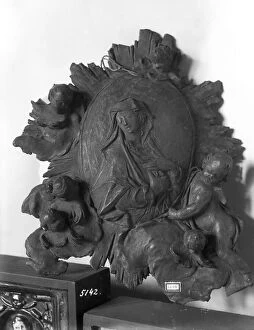 Medallion depicting the Madonna with angels, c.1746 (bronze)