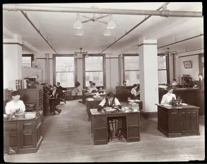 Men and women in an open office at Parke, Davis & Co., chemists, Hudson & Vestry Streets Men and women in an open office at Parke, Davis & Co., chemists, Hudson & Vestry Streets