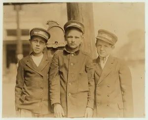 Messenger boys in Jacksonville, Florida, 1913 (b/w photo) Messenger boys in Jacksonville, Florida, 1913 (b/w photo)