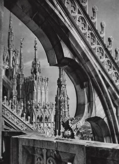 Milan Gallery: Milano, Sul tetto del Duomo; Milan, On the roof of the Cathedral (b / w photo)