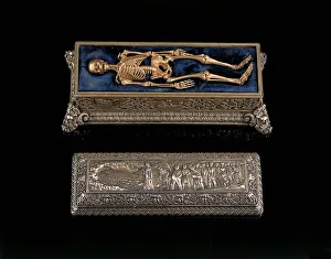 Miniature human skeleton and sarcophagus, 1892-1901 (gold & silver gilt Miniature human skeleton and sarcophagus, 1892-1901 (gold & silver gilt