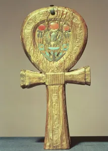 Images Dated 1st September 2006: Mirror case in the form of an ankh, from the tomb of Tutankhamun (c