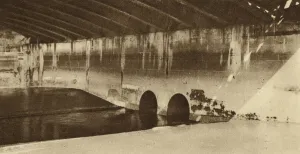 The mouth of the Holebourne under Blackfriars Bridge (b/w photo) The mouth of the Holebourne under Blackfriars Bridge (b/w photo)