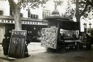Newsstand with billboards for the Excelsior newspaper on the Paul Riquet alleys in Beziers (Herault) in 1903 (photo) Newsstand with billboards for the Excelsior newspaper on the Paul Riquet alleys in Beziers (Herault) in 1903 (photo)