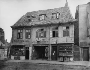 Old House, Palace Yard, Lambeth, c.1883 (b/w photo) Old House, Palace Yard, Lambeth, c.1883 (b/w photo)