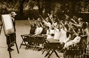 Open-air class in Lincoln's Inn Fields (sepia photo) Open-air class in Lincoln's Inn Fields (sepia photo)