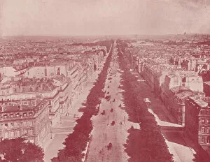 Paris: Perspective of the Champs Elysees (b / w photo)