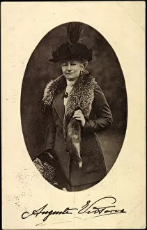 Images Dated 23rd September 2012: Passepartout Ak Empress Auguste Victoria, mink coat, welfare (b / w photo)
