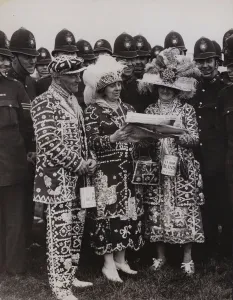 Pearly King and Queens trying to pick the winner on Derby Day at Epsom, 1936 (b/w photo) Pearly King and Queens trying to pick the winner on Derby Day at Epsom, 1936 (b/w photo)