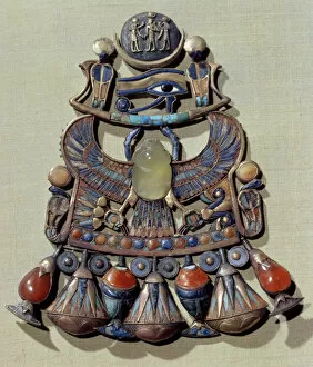 Images Dated 1st September 2006: Pectoral with a bird-scarab, from the tomb of Tutankhamun (c