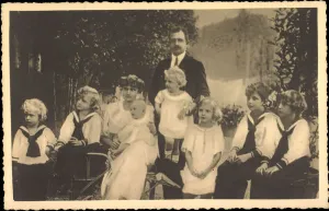 Photographer German Gallery: Photo Ak Kaiser Karl I of Austria with Zita and many children (b / w photo)