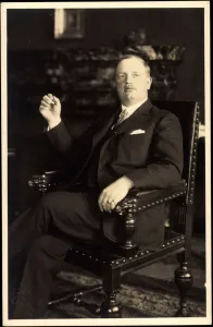Photo Ak Prince Ernst Heinrich von Saxony, cigarette, seat portrait (b/w photo) Photo Ak Prince Ernst Heinrich von Saxony, cigarette, seat portrait (b/w photo)