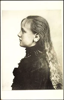 Photo Ak Queen Wilhelmina of the Netherlands in profile, Young years (b/w photo) Photo Ak Queen Wilhelmina of the Netherlands in profile, Young years (b/w photo)