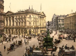 Piccadilly Circus, London (hand-coloured photo) Piccadilly Circus, London (hand-coloured photo)