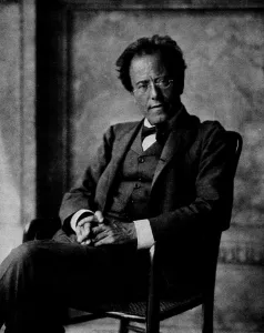 Spectacles Gallery: Portrait of Gustav Mahler, 1907 (b / w photo)