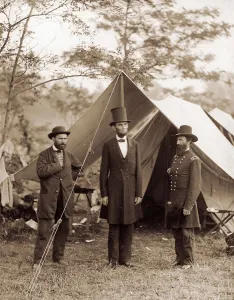 President Lincoln at the Antietam Battlefield, 1862 (wet collodion print) President Lincoln at the Antietam Battlefield, 1862 (wet collodion print)