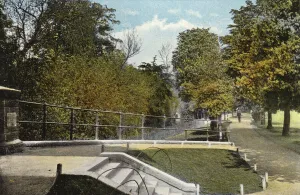 Chestnut Avenue Gallery: In the Pump Room Gardens, Leamington (photo)