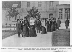 Queen Amelie of Portugal visiting the Ormesson Hospital for tuberculosis, illustration Queen Amelie of Portugal visiting the Ormesson Hospital for tuberculosis, illustration