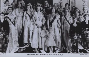The Queen and members of the royal family (b/w photo) The Queen and members of the royal family (b/w photo)