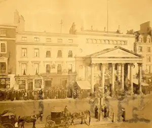 Queuing at the Haymarket in 1895 for the first night of Trilby starring Tree (photo) Queuing at the Haymarket in 1895 for the first night of Trilby starring Tree (photo)